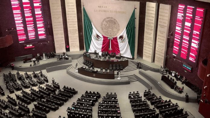 Trabajadores del Poder Judicial protestan en la Cámara de Diputados