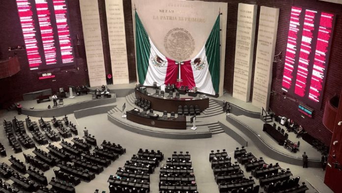 Trabajadores del Poder Judicial protestan en la Cámara de Diputados