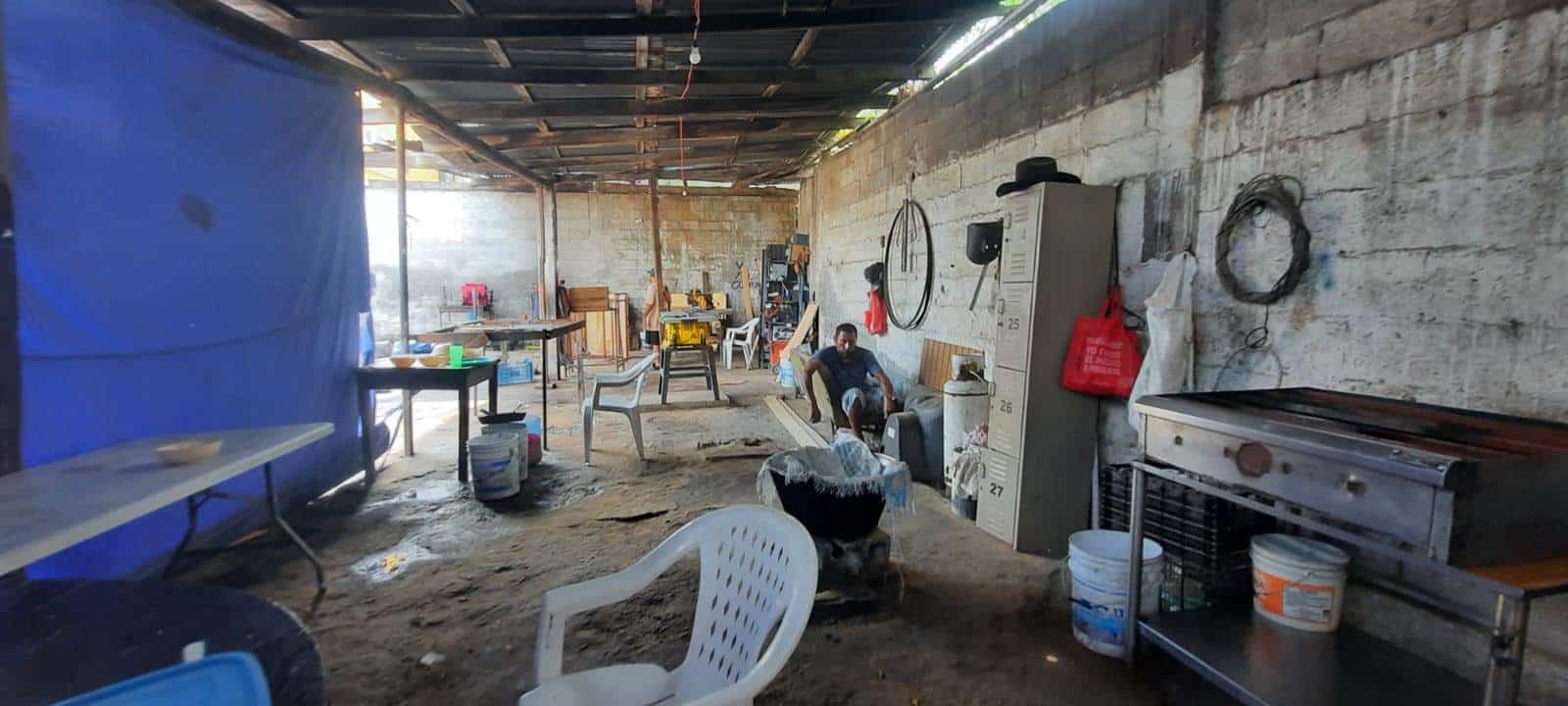 Este es el interior del lugar que vecinos señalan como anexo y el encargado como refugio.