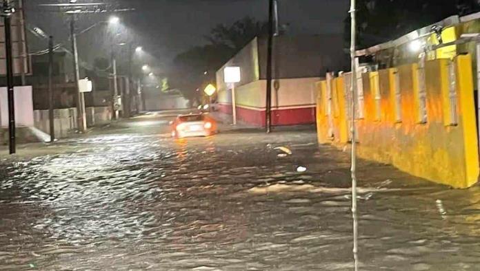 Crisis por Lluvias en Ciudad Acuña: Calles Colapsan y Vehículos Quedan Varados