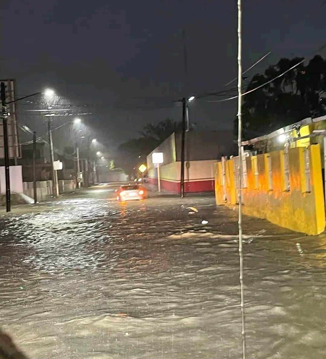 Crisis por Lluvias en Ciudad Acuña: Calles Colapsan y Vehículos Quedan Varados