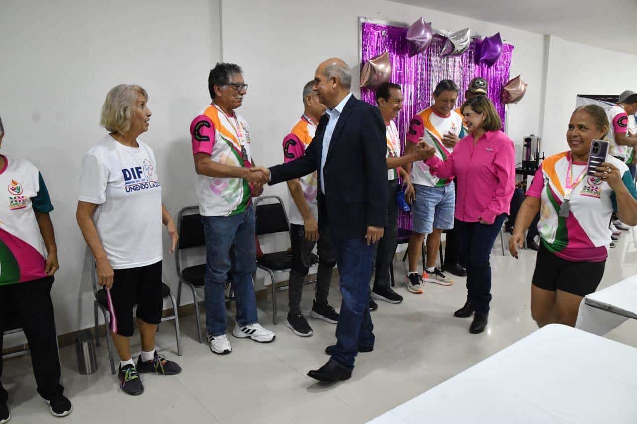 Los equipos de chachibol varonil y femenil del DIF Monclova celebran sus victorias en los XXI Juegos Estatales, orgullosos de representar a su ciudad con esfuerzo y dedicación.