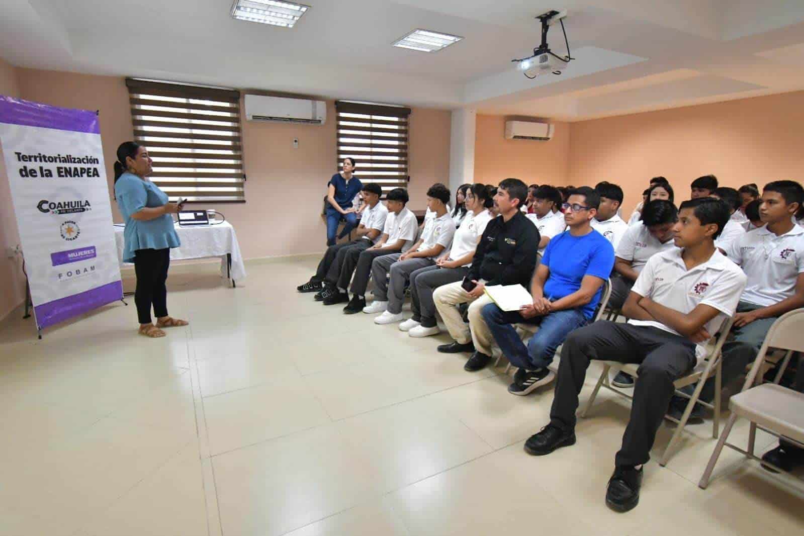 Conversatorio sobre Integridad Sexual Refuerza la Educación entre Jóvenes de Nava