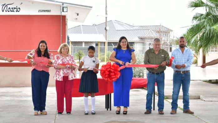 Entrega Alcaldesa Techumbre a Primaria Leona Vicario en Nava