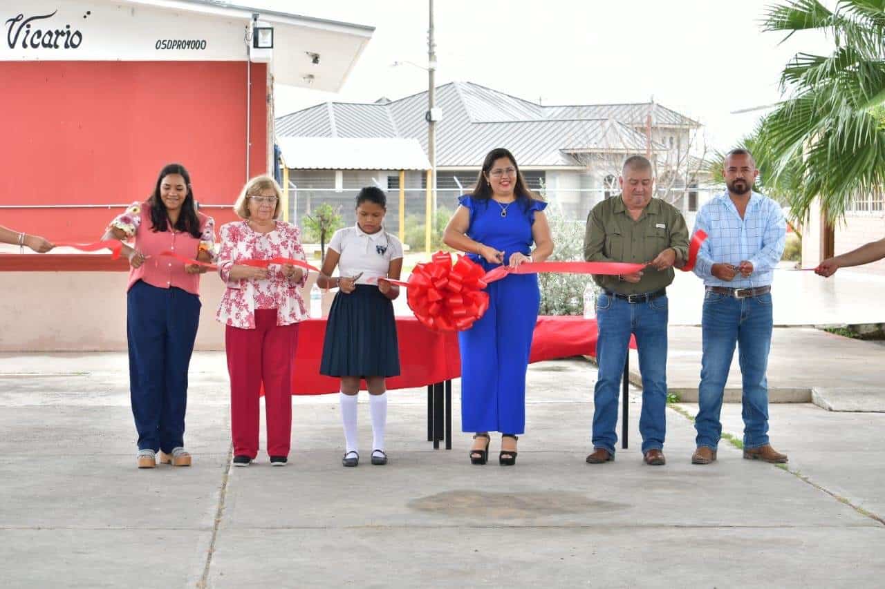 Entrega Alcaldesa Techumbre a Primaria Leona Vicario en Nava