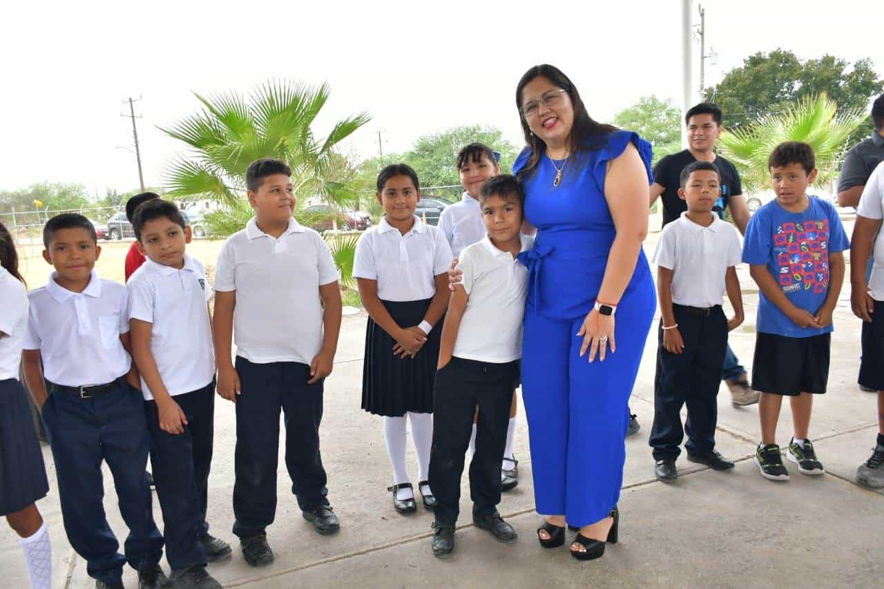 Entrega Alcaldesa Techumbre a Primaria Leona Vicario en Nava