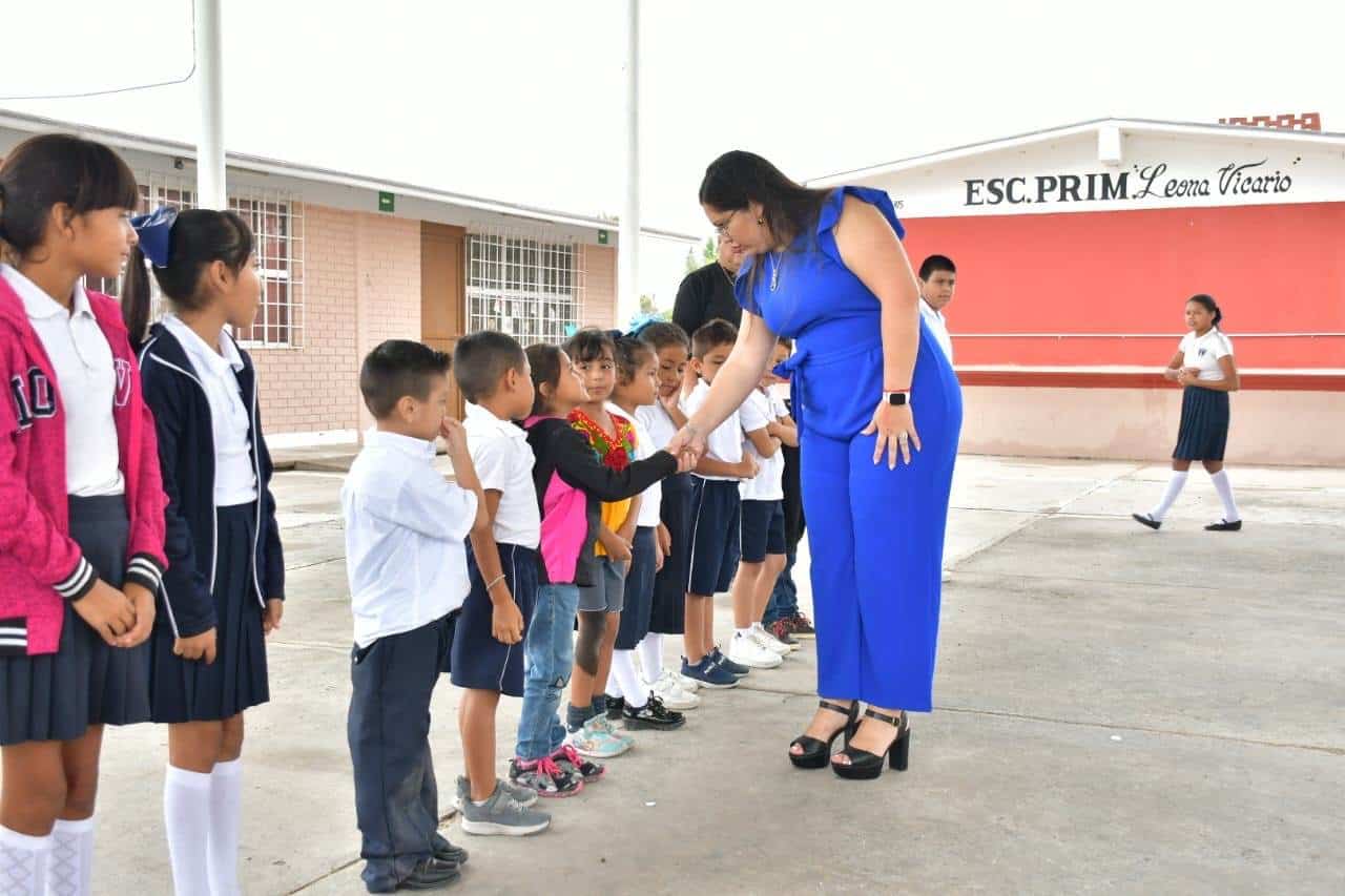 Entrega Alcaldesa Techumbre a Primaria Leona Vicario en Nava