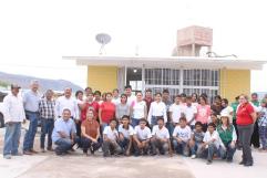 ENTREGAN UNIFORMES A ALUMNOS DE EJIDOS CUATRO CIÉNEGAS