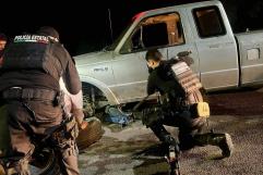 Policías de Nava Auxilian a Automovilista Varado en Carretera