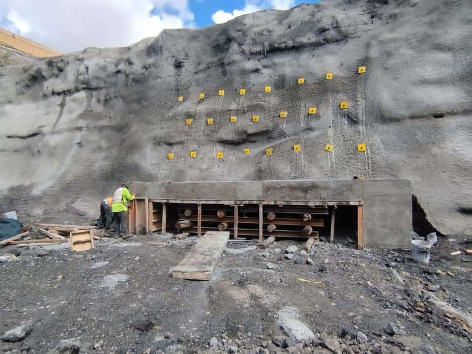 Trasladan restos mortales de mineros al SEMEFO Saltillo