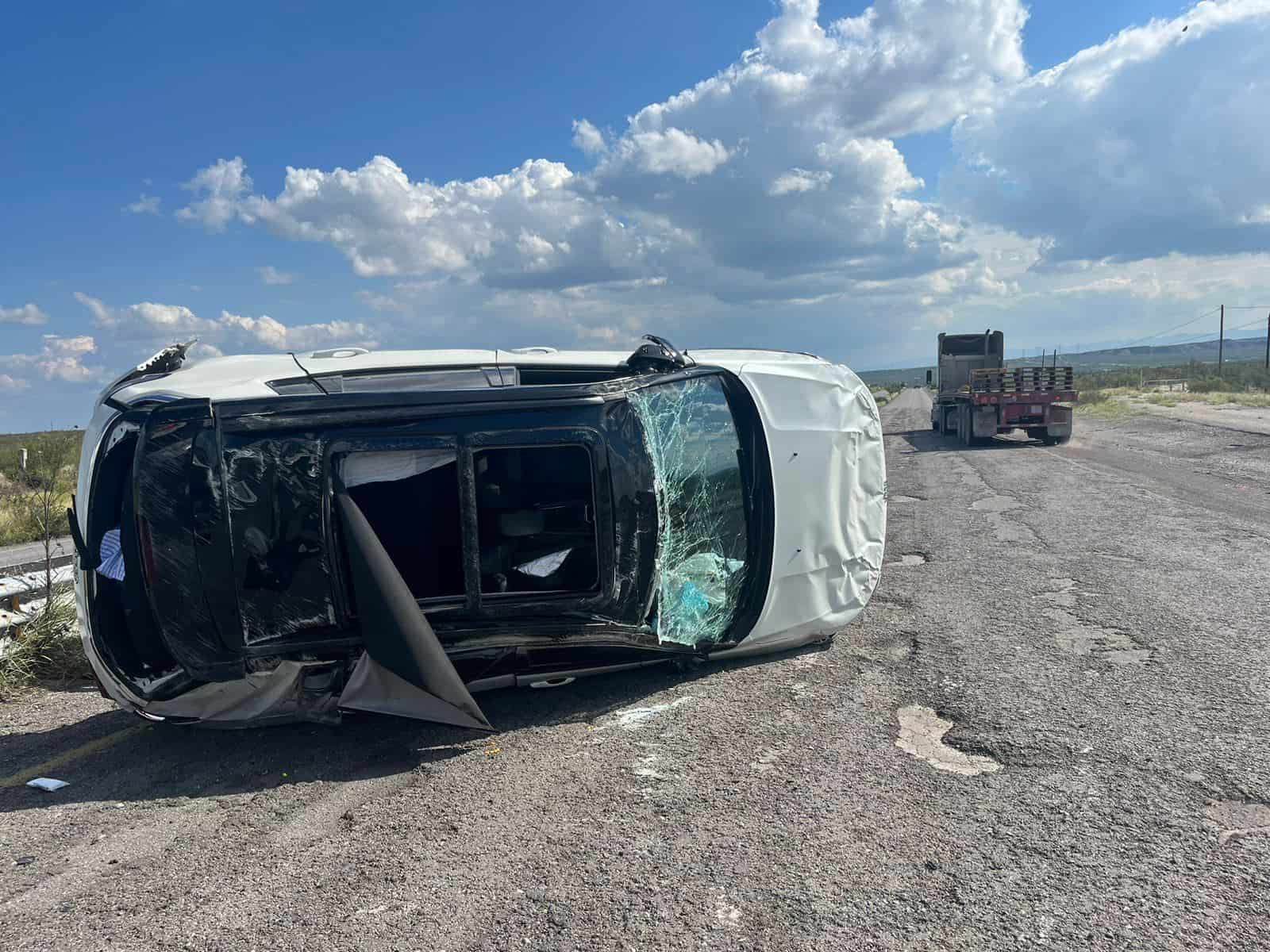Accidente en carretera federal 57 deja  pareja de adultos mayores con lesiones leves
