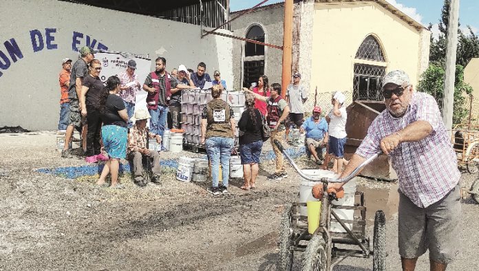 Entregan 2 mil litros de impermeabilizante