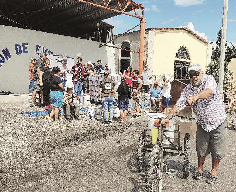 Entregan 2 mil litros de impermeabilizante