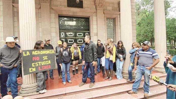 Padecen estudiantes huelga en la Narro