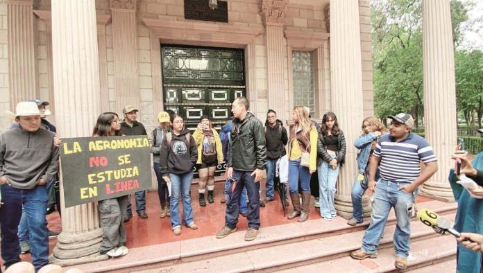 Padecen estudiantes huelga en la Narro