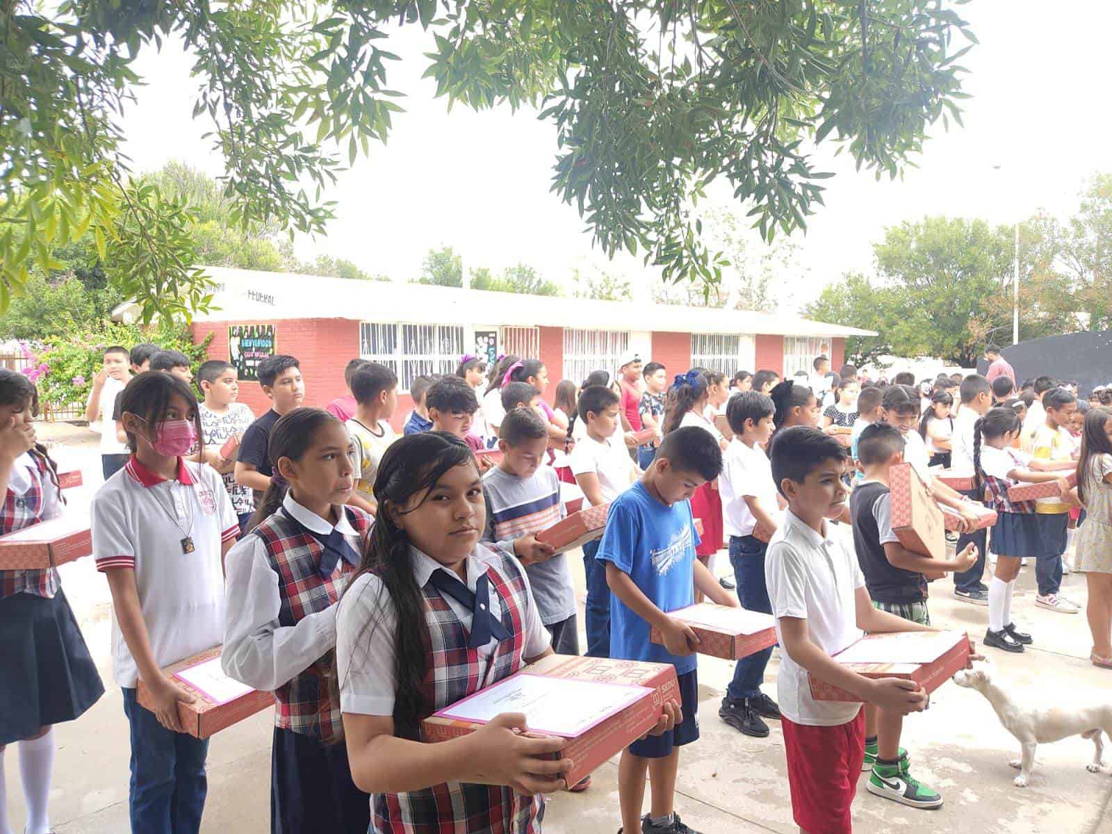 Continúa la Entrega de Artículos Educativos en Ciudad Acuña: 35 Mil Alumnos Beneficiados