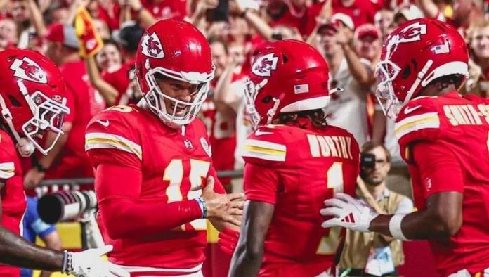 Mahomes lidera a los Chiefs