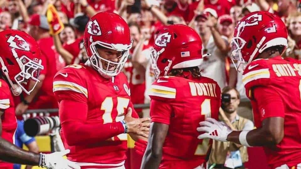 Mahomes lidera a los Chiefs