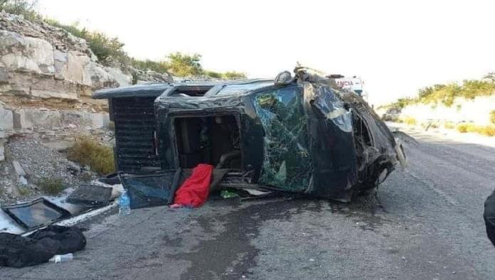 Vuelca Camioneta en la Autopista Premier; Reportan Heridos