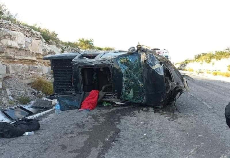 Vuelca Camioneta en la Autopista Premier; Reportan Heridos