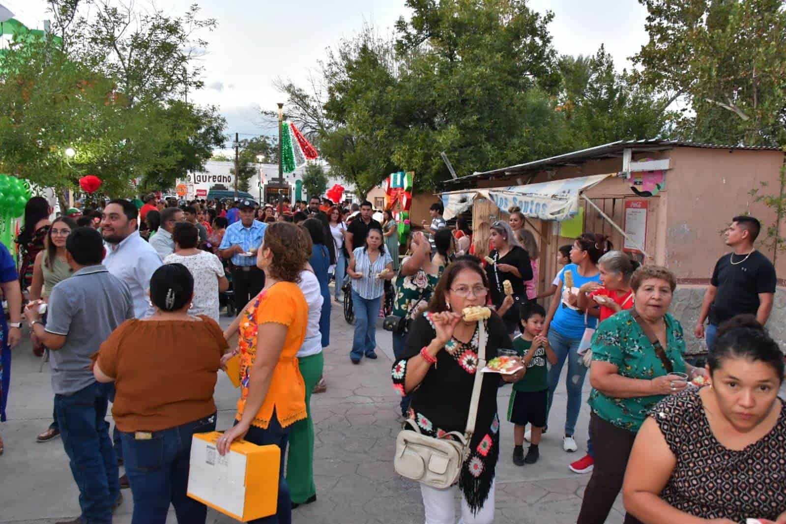 Inician festejos patrios con éxito en Nava