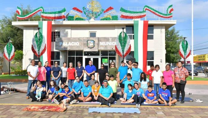 Inicia el Mes de la Discapacidad en Nava con Emotiva Sesión de Yoga