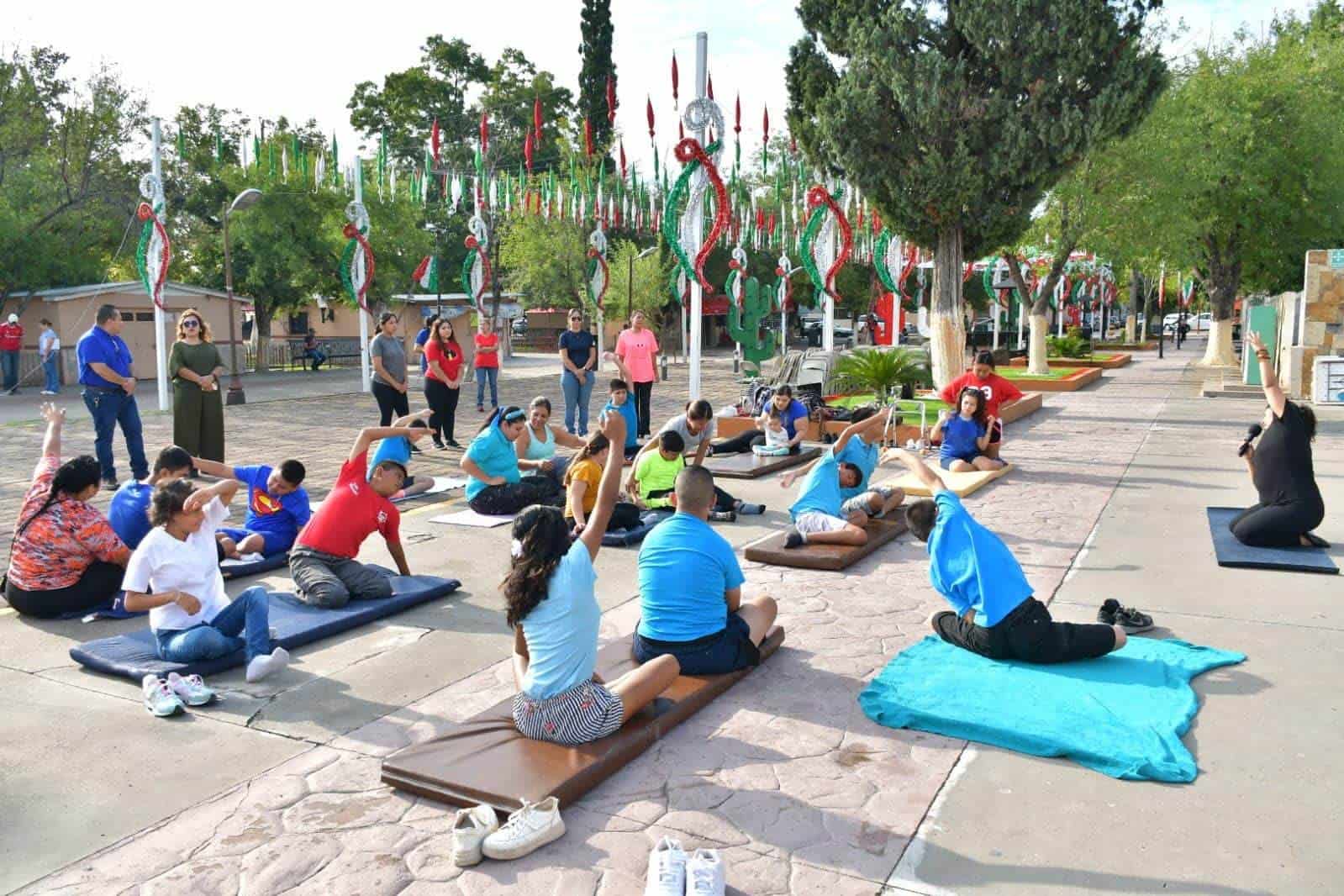 Inicia el Mes de la Discapacidad en Nava con Emotiva Sesión de Yoga
