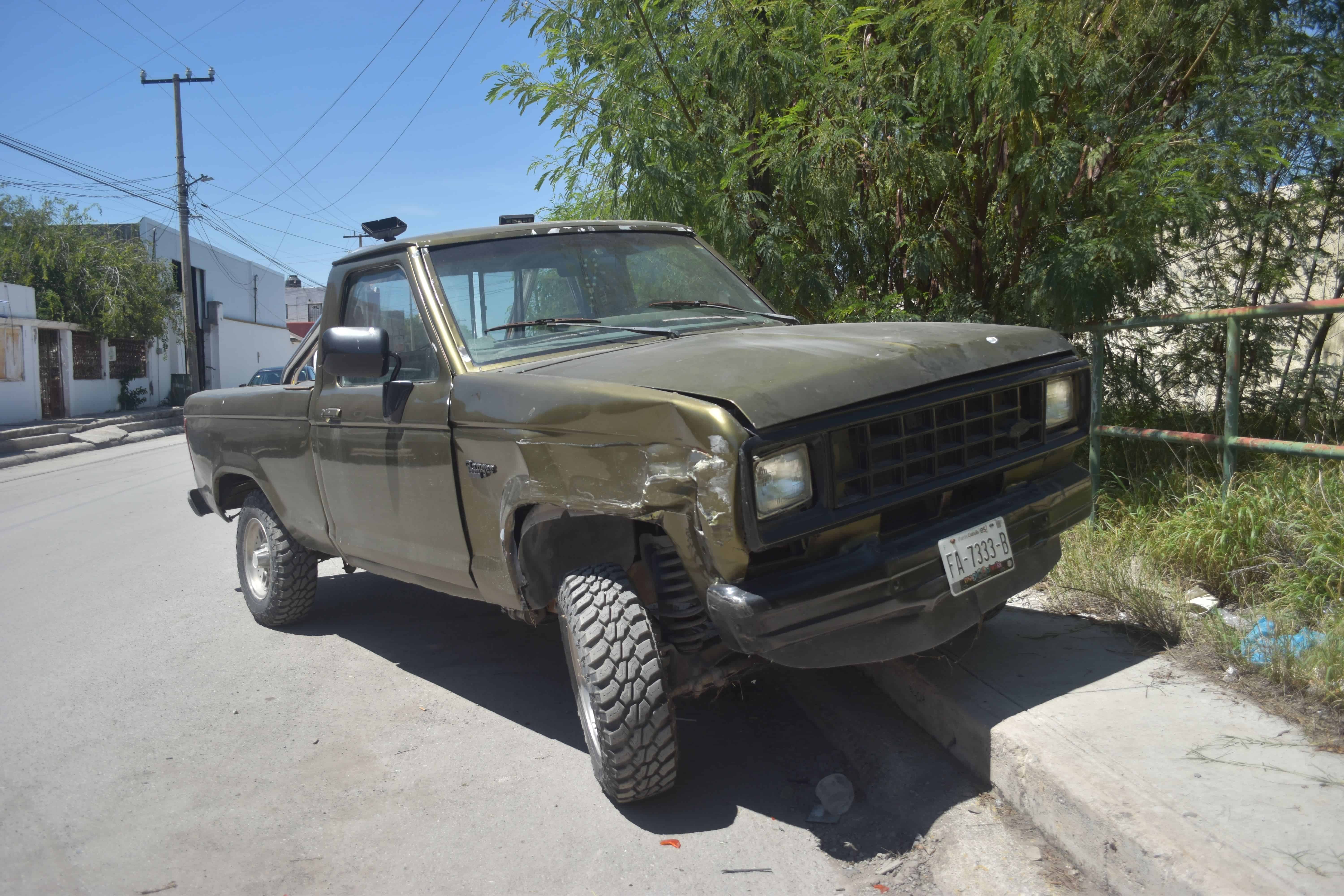 Provoca accidente por querer rebasar