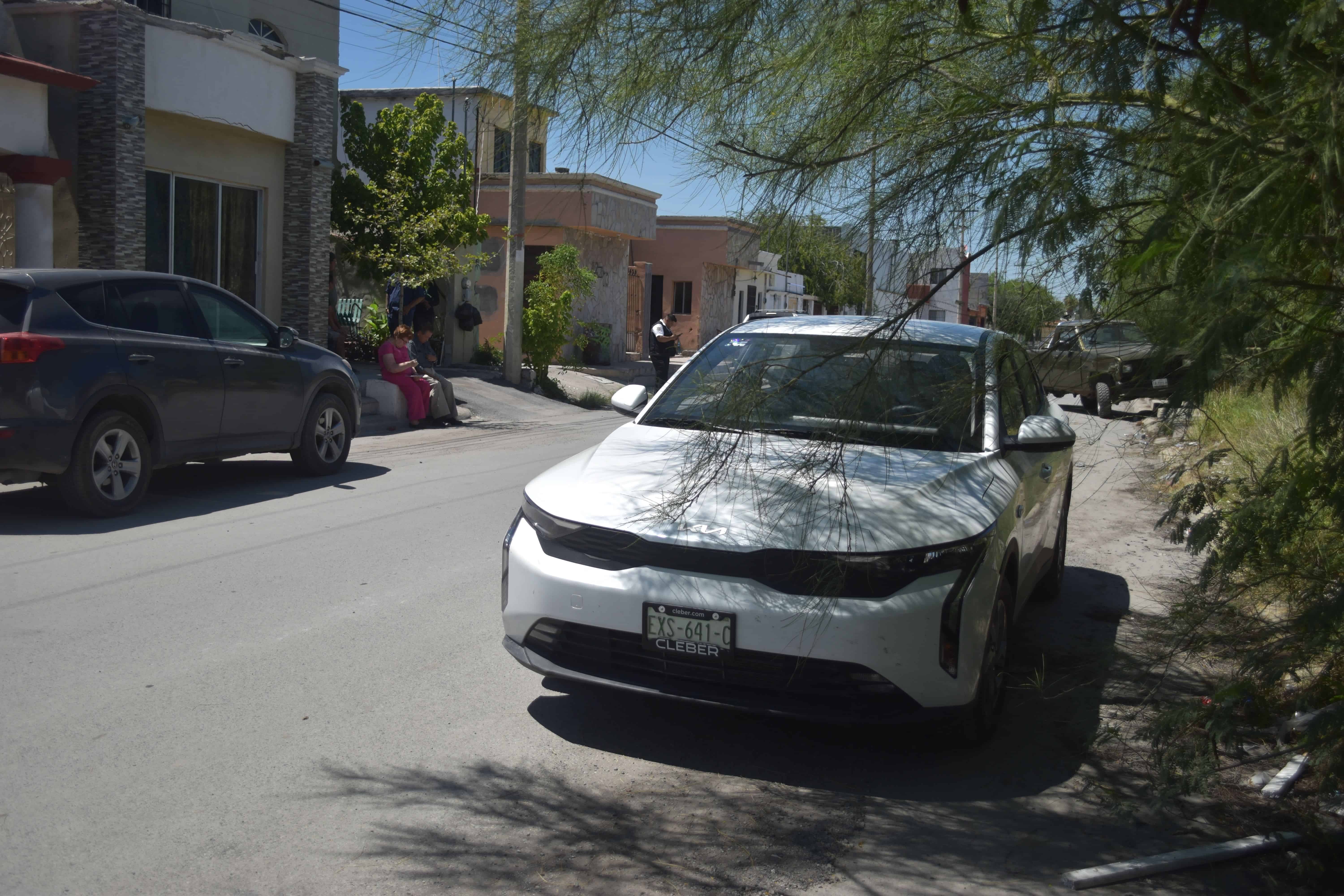 Provoca accidente por querer rebasar