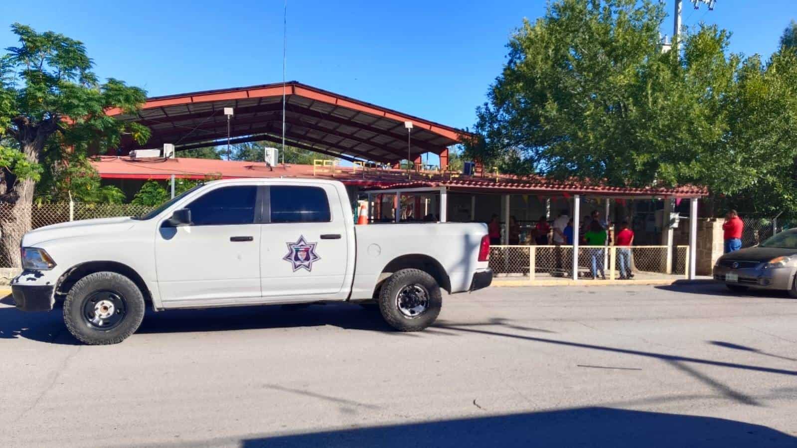 Bloquean padres primaria