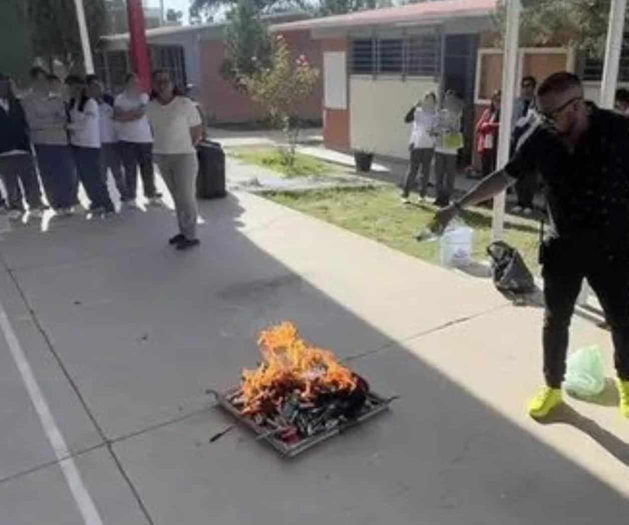 Secundaria de Durango quema celulares de sus alumnos