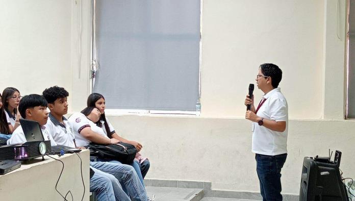 Conferencia en Ciudad Acuña Aborda la Prevención del Suicidio y las Adicciones en Jóvenes