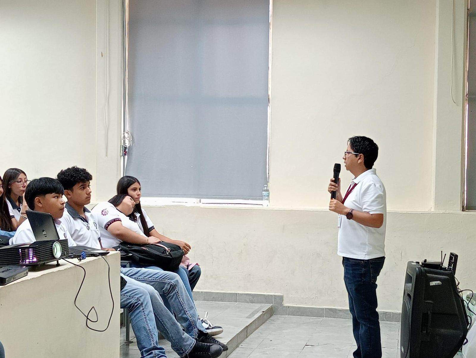 Conferencia en Ciudad Acuña Aborda la Prevención del Suicidio y las Adicciones en Jóvenes