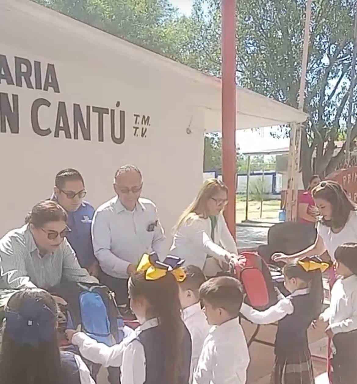 Entregan 400 Mochilas a Niños en Ciudad Acuña para Mejorar el Inicio Escolar