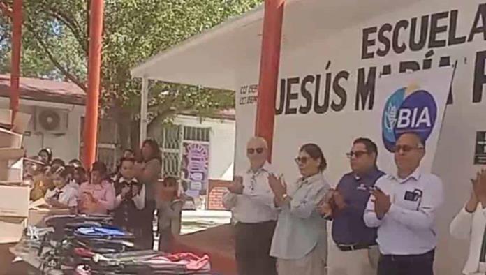 Entregan 400 Mochilas a Niños en Ciudad Acuña para Mejorar el Inicio Escolar