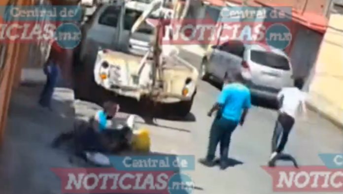 Captan a sujetos intentando robar un bebé en Morelos