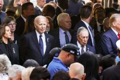 Kamala Harris y Donald Trump se saludan durante ceremonia por aniversario del 11-S