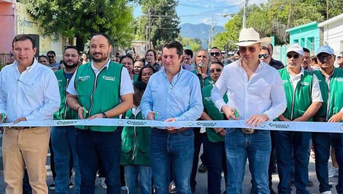 Entrega Estado obra de pavimentación en Múzquiz