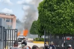 Estudiantes de Ayotzinapa vandalizan Congreso de Guerrero