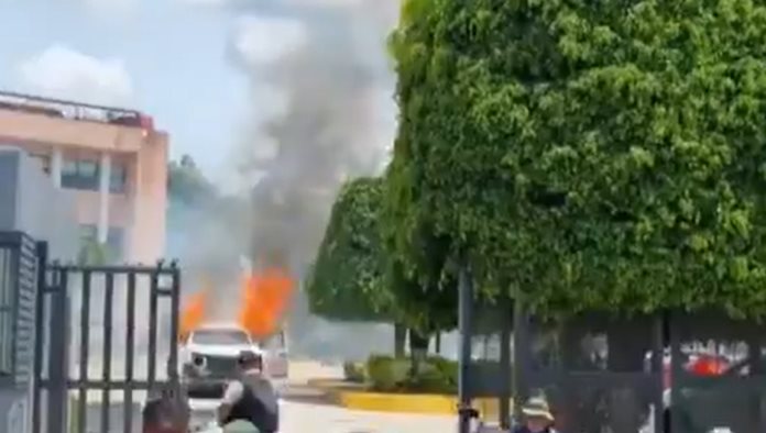 Estudiantes de Ayotzinapa vandalizan Congreso de Guerrero