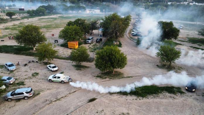 Intensifican Fumigación para Combatir Aparición de Mosquitos Tras las Lluvias