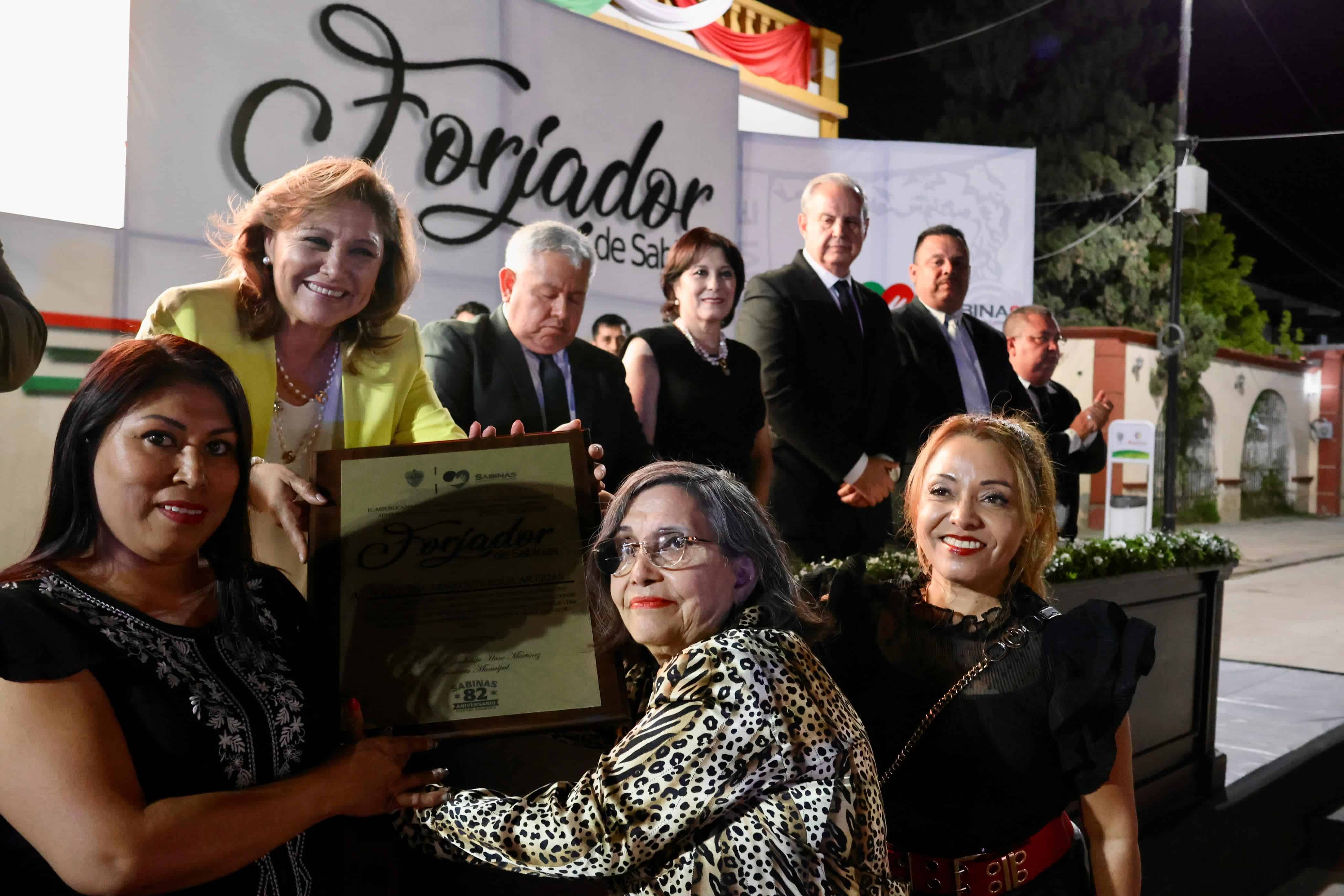 Sabinas celebra 82 años de ser ciudad con sesión solemne  y reconocimientos