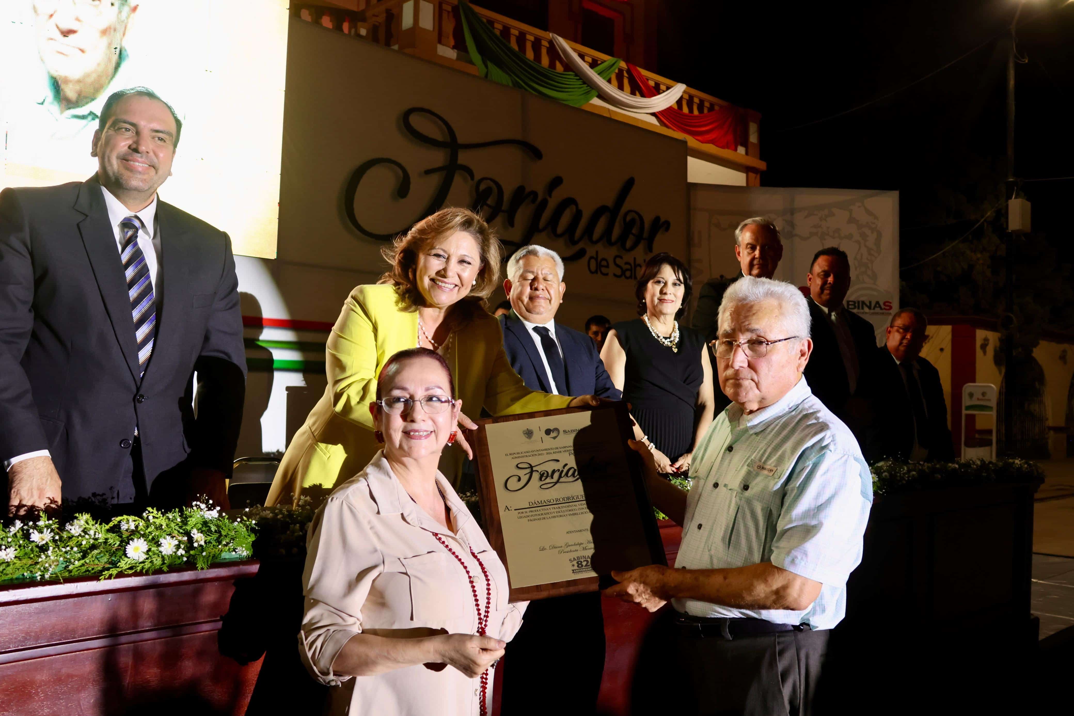 Sabinas celebra 82 años de ser ciudad con sesión solemne  y reconocimientos