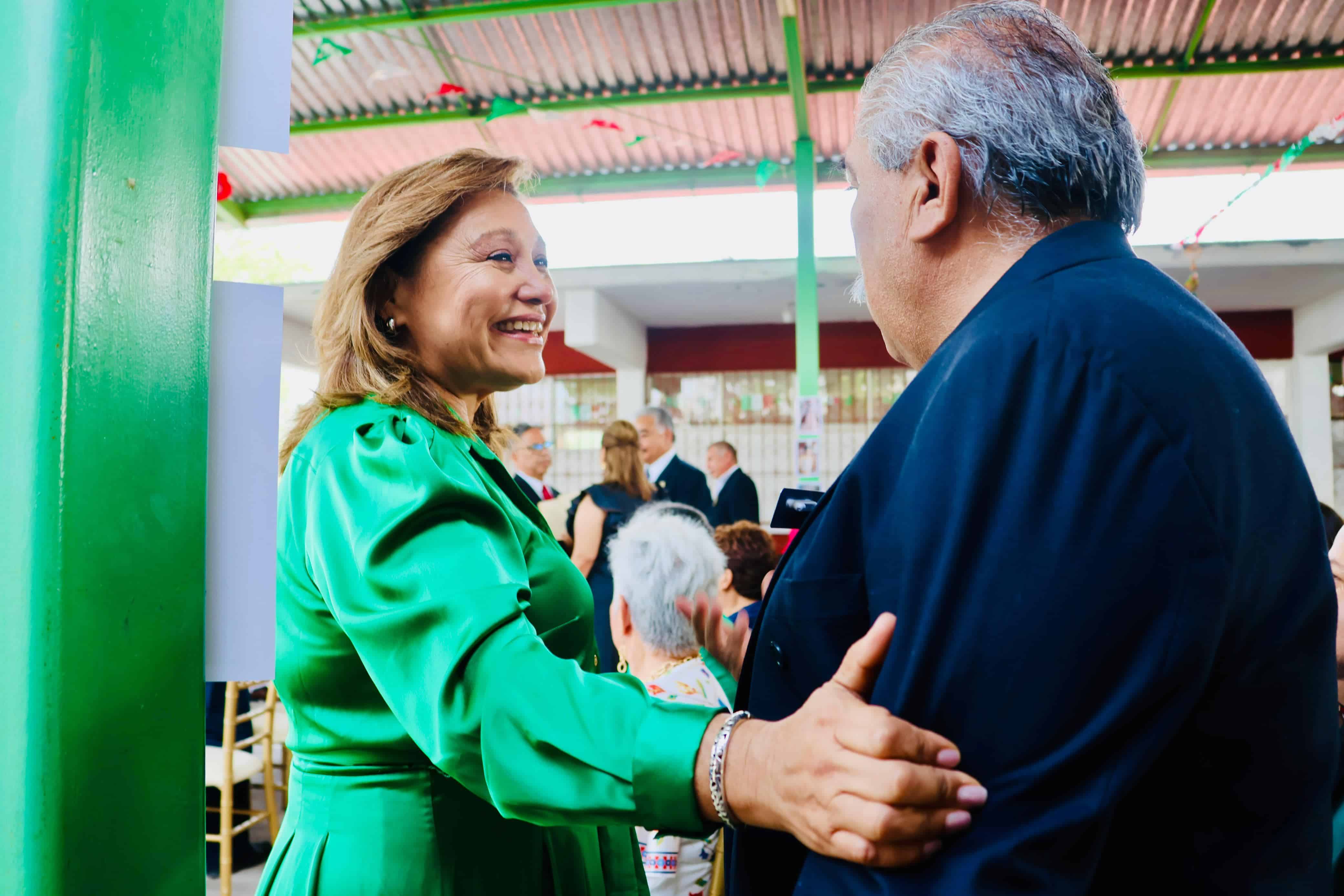 Emotivo reconocimiento al profesor Alfonso Haro Torres