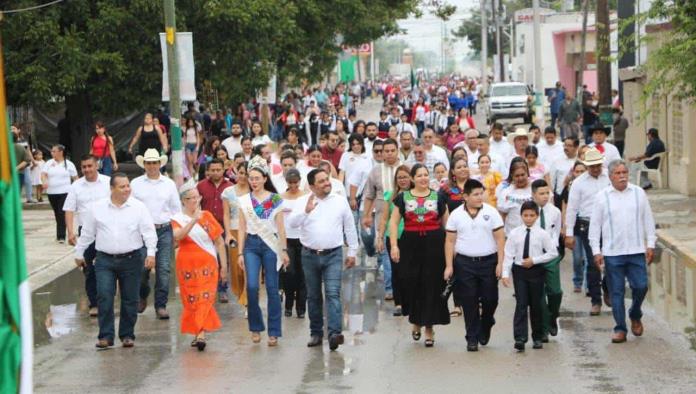 Celebran Independencia con Desfile y Ceremonia en Nava