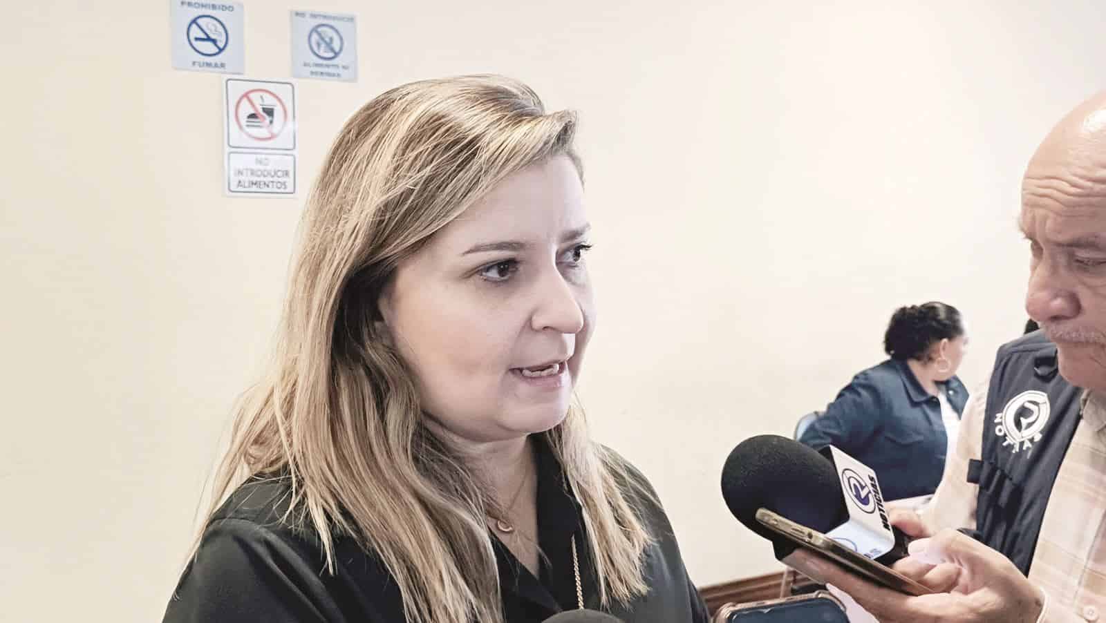 Presenta Paola programa Mujeres Echadas Pa´delante