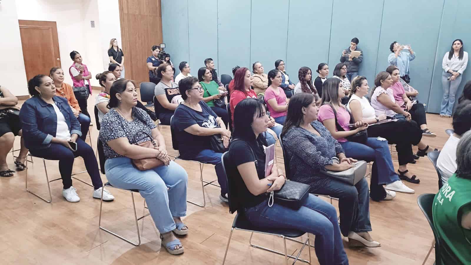 Presenta Paola programa Mujeres Echadas Pa´delante