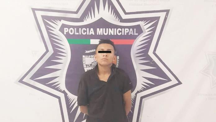 Insulta a policías y lo detienen