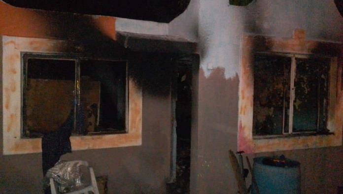 Fuego consume vivienda en Palaú