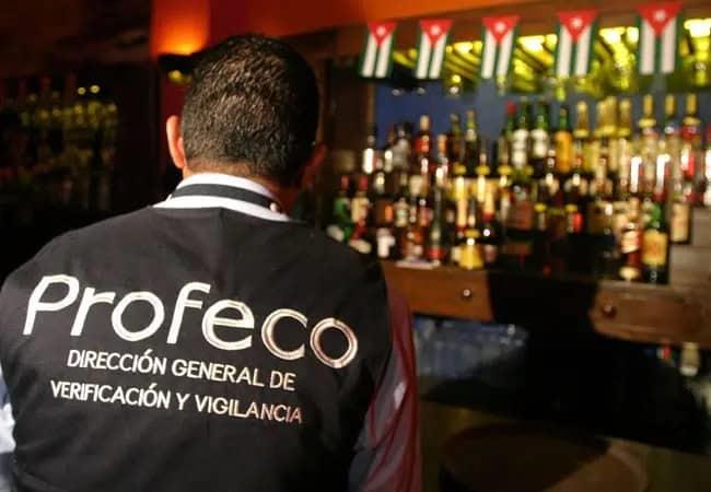 Profeco va por restaurantes y bares que exigen consumo mínimo y propinas